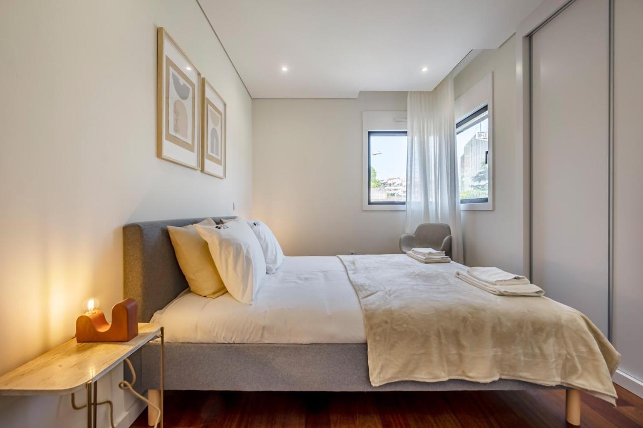 Nomads Lux - 2Bdr & Parking Flores Square Porto Exteriér fotografie