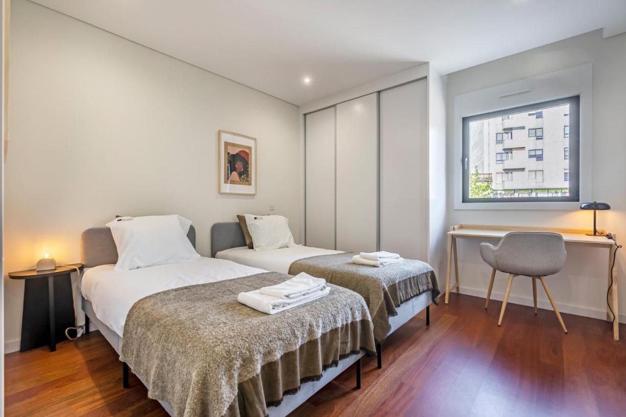 Nomads Lux - 2Bdr & Parking Flores Square Porto Exteriér fotografie