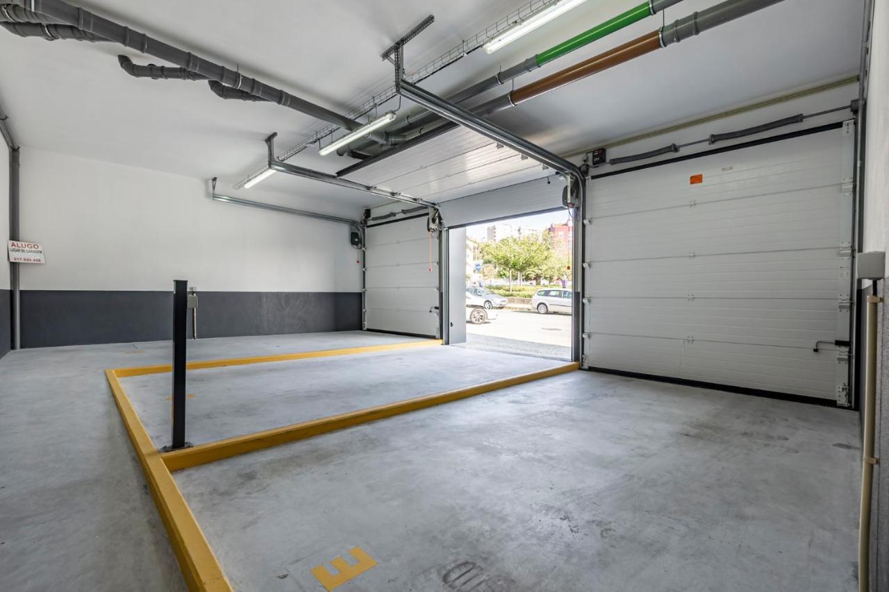 Nomads Lux - 2Bdr & Parking Flores Square Porto Exteriér fotografie
